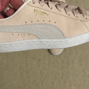 Primo PUMA Women's Suede Sneakers - Beige and White size 6 in excellent used
